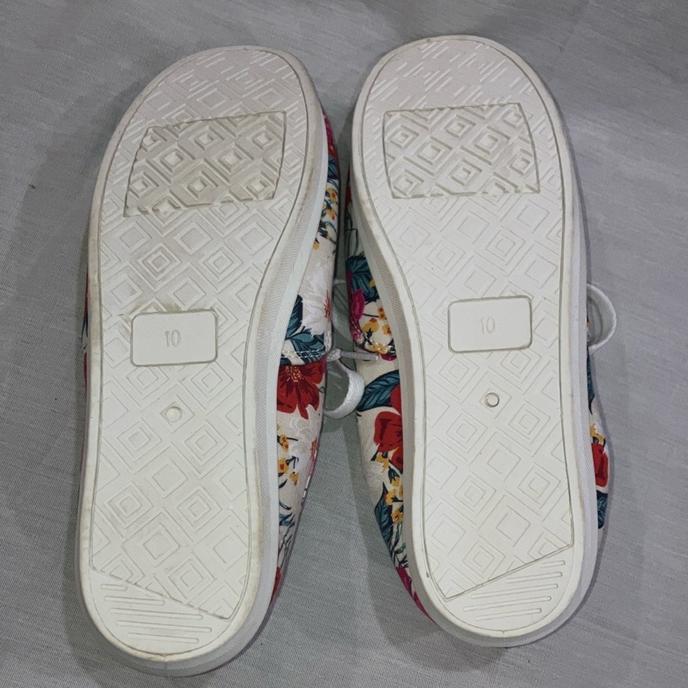 Size 10 women’s Low-Top Sneakers with Floral canvas Print - cushy insoles - Picture 10 of 12